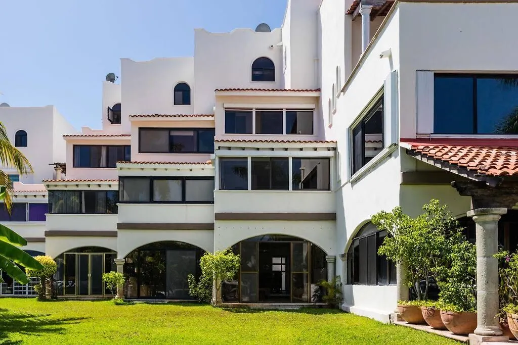 Charming Lagoon Front Villa By Casa Paraiso Cancún