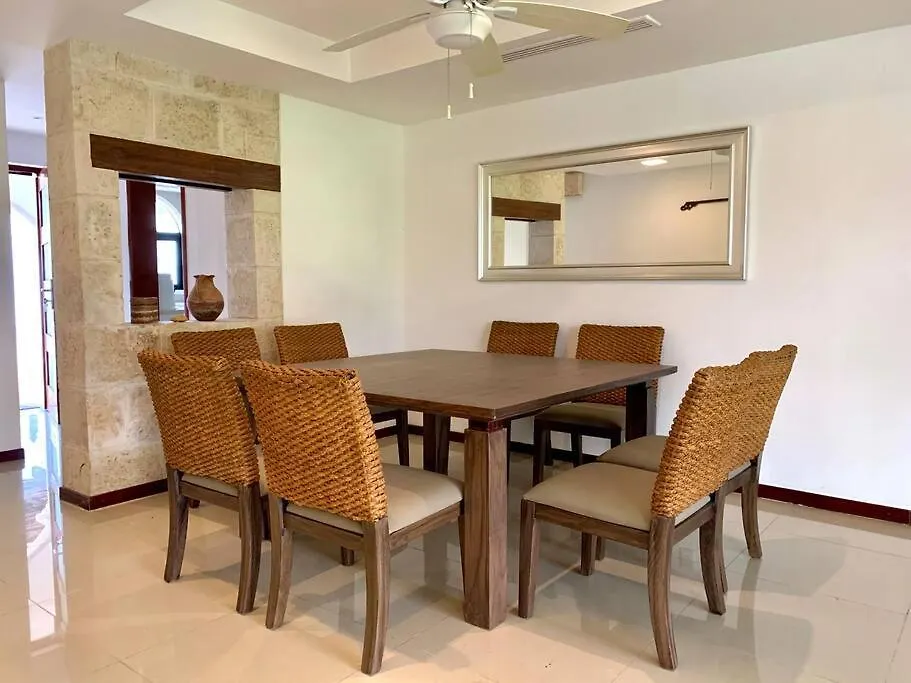Charming Lagoon Front Villa By Casa Paraiso Cancún 0*,  México